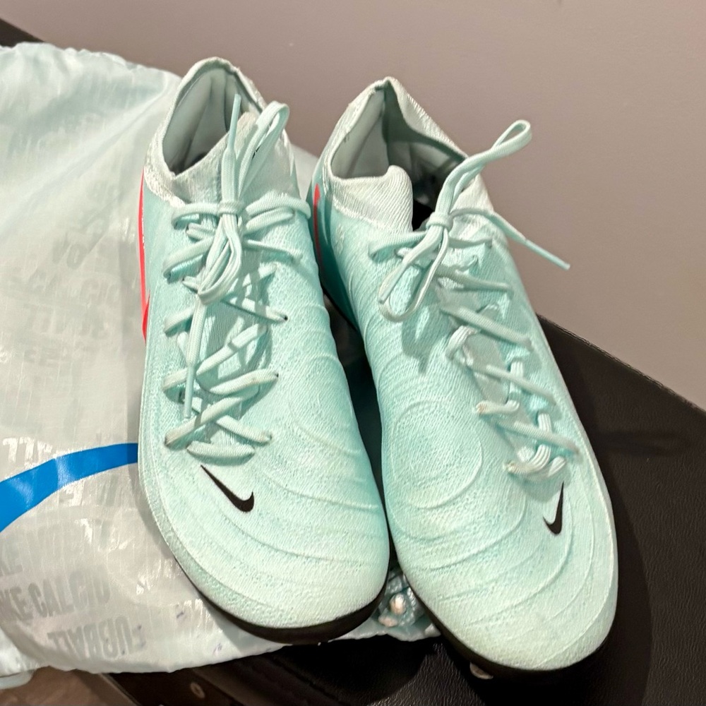 Nike Phantom Soccer Cleats